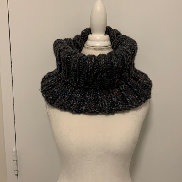 Handmade neck warmer - Picture 1 of 3